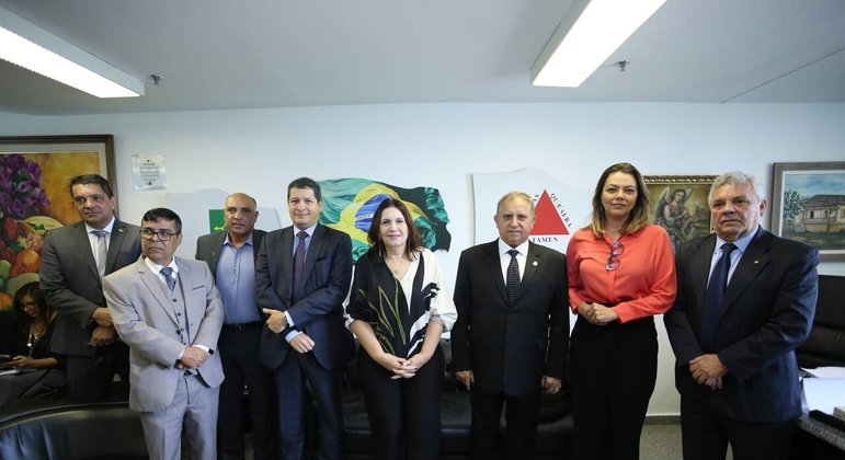 Autoridades do DF durante reunião no gabinete do senador Izalci Lucas (PSDB)