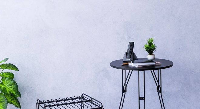 Banco decorativo aramado Niva apresenta design simples e desmontável