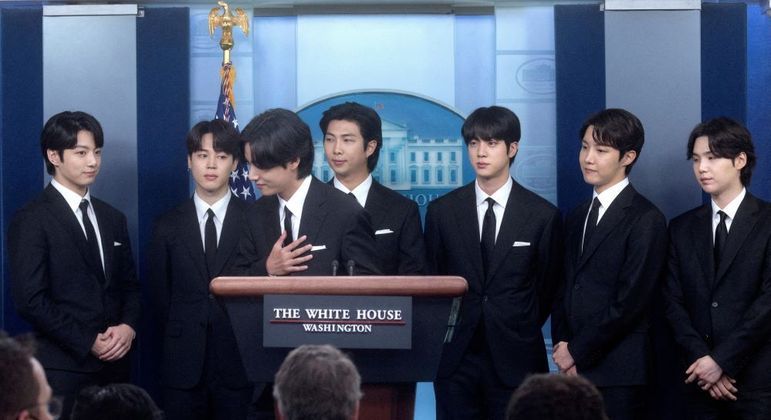 Os integrantes da banda BTS em visita à Casa Branca (EUA) em 2022