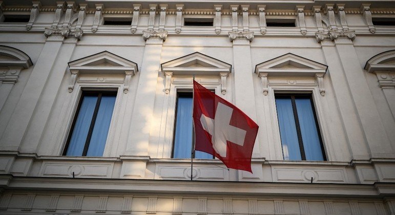 Suíça segue característica histórica de neutralidade do país