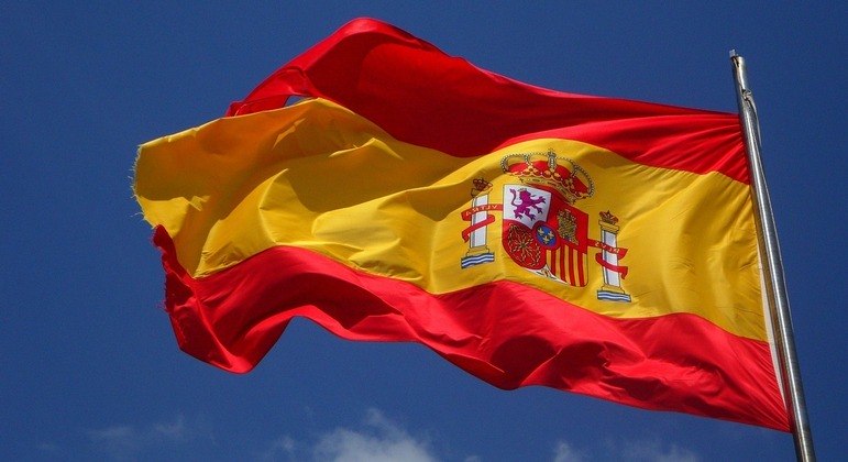 Espanha resgata as primeiras 80 pessoas que deixaram o Afeganistão pela fronteira com o Paquistão