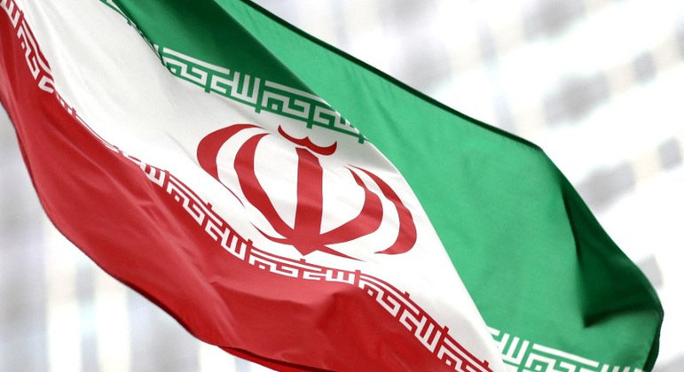 Bandeira do Irã hasteada em Viena, capital da Áustria
