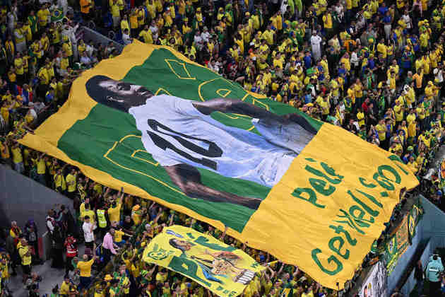 Bandeirão em homenagem a Pelé estava presente no Estádio 974.