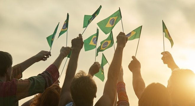  PercepÃ§Ã£o de 'declÃ­nio' do paÃ­s pode estar associado Ã  crise econÃ´mica e a casos de corrupÃ§Ã£o

