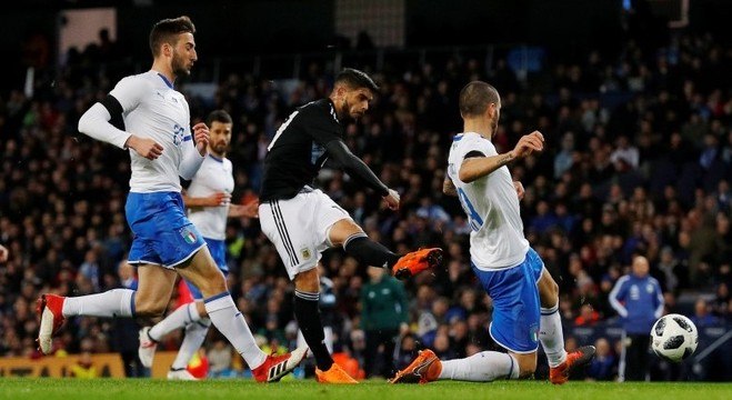 Com direito a gol de voleio, Espanha derrota Inglaterra em amistoso -  Gazeta Esportiva