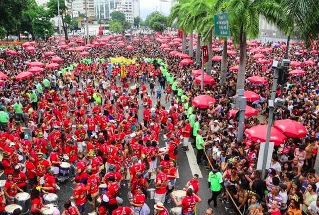 Bangu, Barra da Tijuca, Recreio dos Bandeirantes e Vargens também terão desfiles de rua, assim como as ilhas de Paquetá e do Governador.