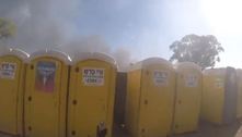 Vídeo mostra terrorista do Hamas atirando nos banheiros químicos