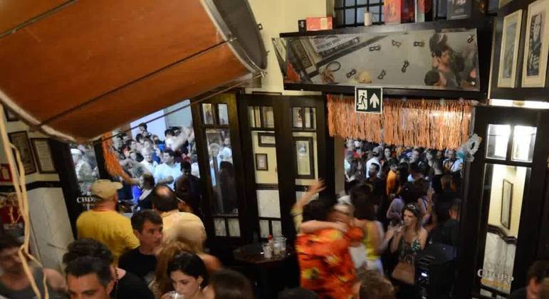 Bar de Curitiba cancela ‘Grito de Carnaval’ e culpa prefeitura: “Túmulo da alegria”