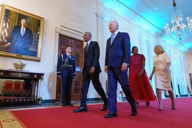 O presidente, junto com a esposa Jill Biden, relembrou extensamente os oito anos em que foi vice-presidente de Barack Obama, destacando a camaradagem que os uniu. 