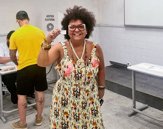 Barbara Barbosa Macedo Da Cruz concorreu ao cargo de deputada estadual do Rio de Janeiro, no ano passado. Ela competiu pelo PODEMOS, mas não venceu. 