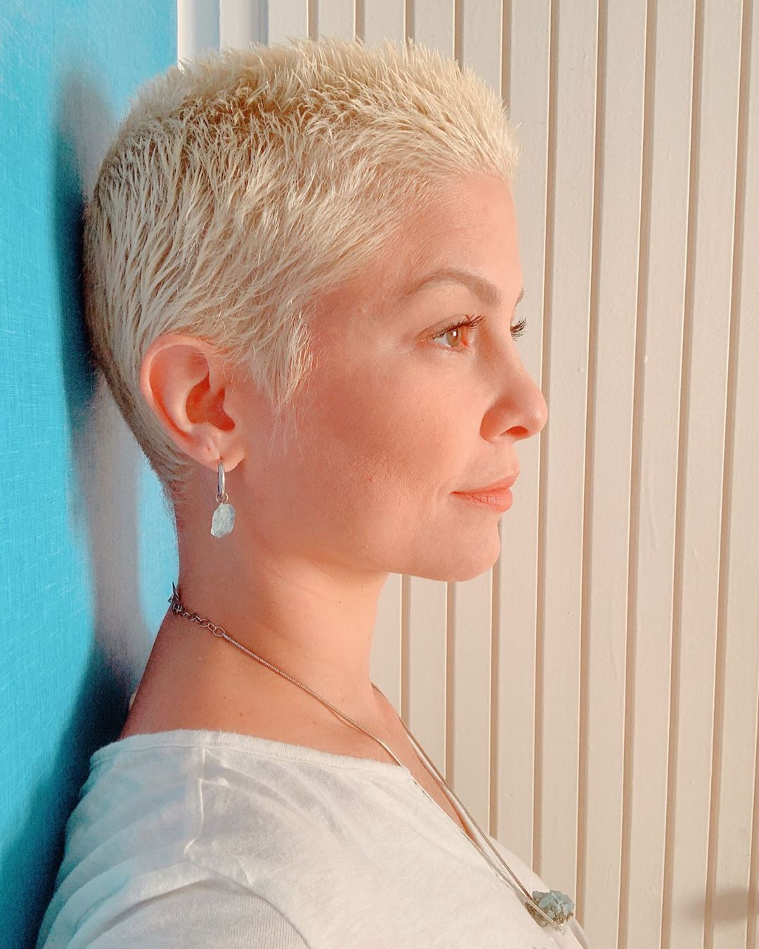 Atriz já tinha pintado os cabelos de loiro 