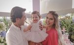 Bárbara Evans também já rebateu as críticas sobre a criação da filha, Ayla, após a pequena aparecer no colo da babá enquanto assistia à televisão. 'A filha é minha. Fiquei com ela nove meses em minha barriga. Sofri para ter ela, quis muito ter. Então, se eu deixo ela na televisão, no celular, no iPad, se a deixo de cabeça para baixo, se sento, se a coloco no chão, se eu rolo ela, se durmo em cima dela, não interessa. A filha é minha, vou fazer o que eu quiser com ela, Brasil', disse
