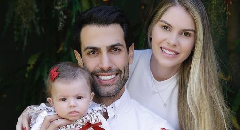 Bárbara Evans diz que não é milionária e que não vai fazer festa de 1 ano para a filha
