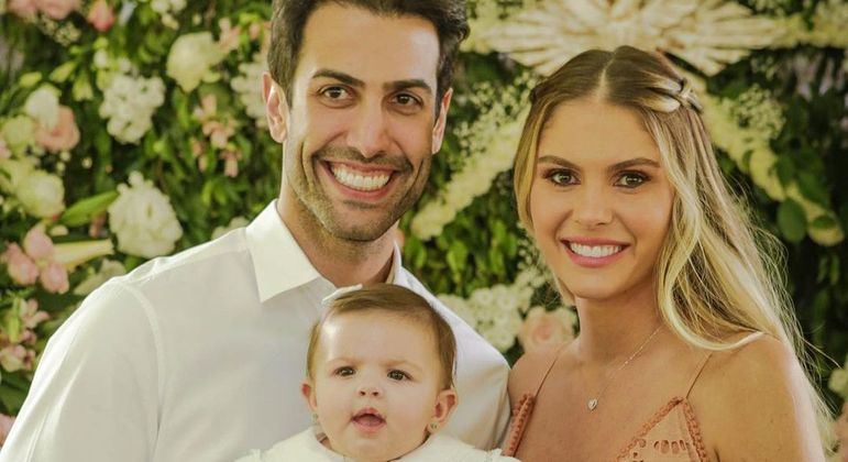 Bárbara Evans comemora 6 meses da filha