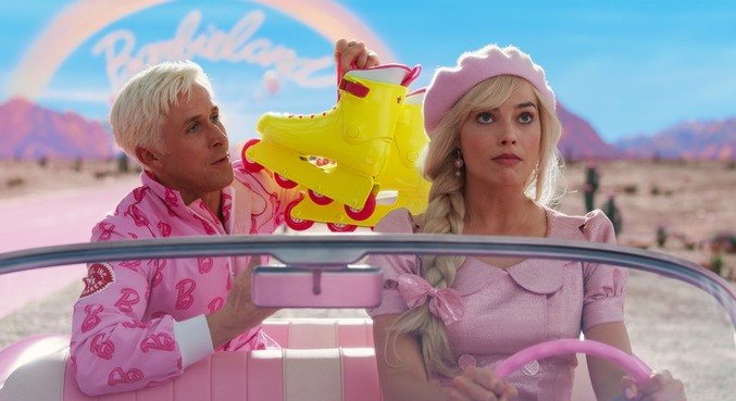 Ryan Gosling e Margot Robbie entregam atuações excelentes em 'Barbie'
