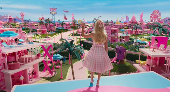 Cenários grandiosos de 'Barbie' precisaram de quantidades absurdas de tinta rosa
