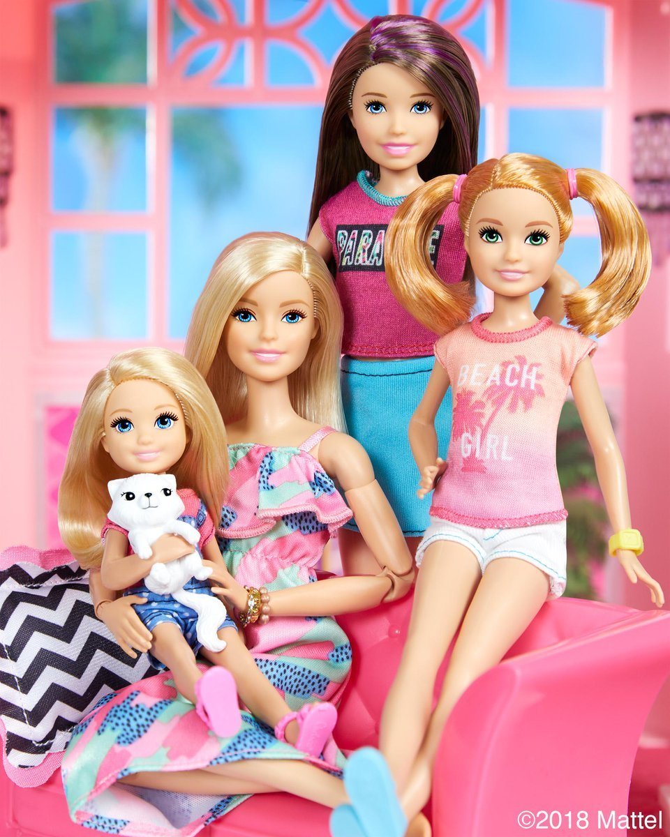 Mulher registra filha com o nome de Barbie por ser fã da boneca