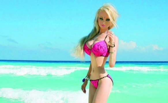 Modelo Ucraniana igual à boneca Barbie - Fugir à Crise