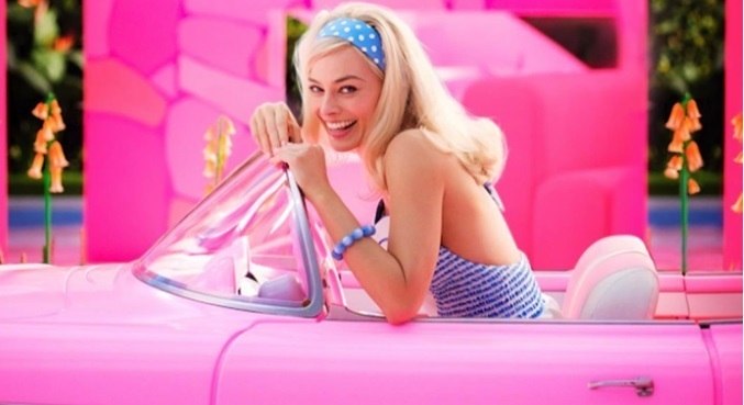 E se a Barbie virasse Arlequina? Inteligência artificial promove crossover  entre as personagens icônicas de Margot Robbie