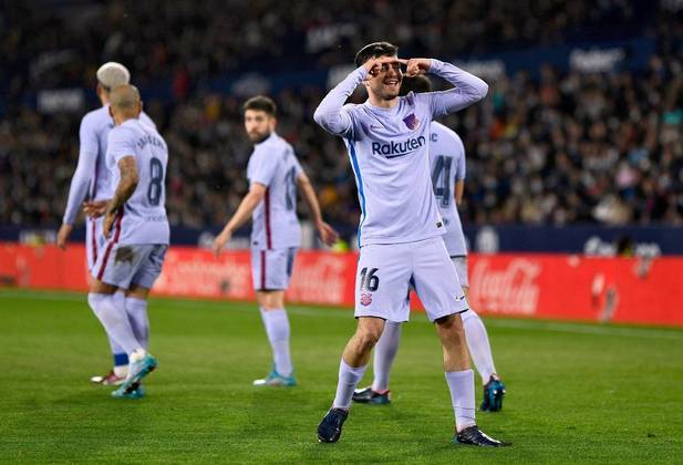 8º Barcelona (Espanha)Preço do elenco: 679 milhões de euros (cerca de R$ 3,45 bilhões) 8º Barcelona (Espanha)Preço do elenco: 679 milhões de euros (cerca de R$ 3,45 bilhões)