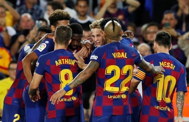 Barcelona prepara barca com Philippe Coutinho e mais quatro jogadores, diz  jornal espanhol