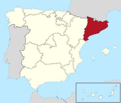 Barcelona é a capital da Catalunha, região na Espanha que possui identidade própria e que, para alguns, deveria até ser separada do restante do país. Barcelona tem 1,6 milhão de habitantes. É o segundo município mais povoado do território espanhol. 