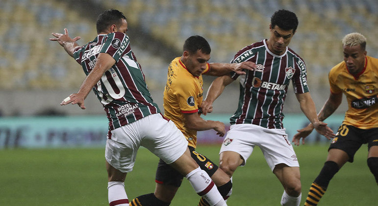 Barcelona-EQU - Sobe: Aproveitou as poucas oportunidades que teve para pressionar o Fluminense e equilibrar o placar. As substituições se mostraram eficazes. / Desce: Time sentiu o primeiro gol do Fluminense e voltou para a segunda etapa desorganizado. 