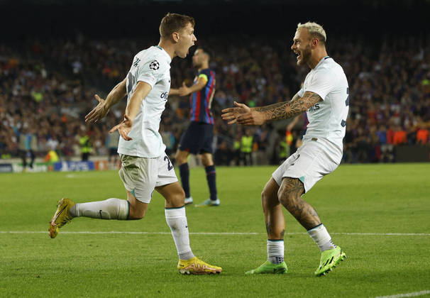 Barcelona empata com Inter em 3 a 3 e se complica na Champions