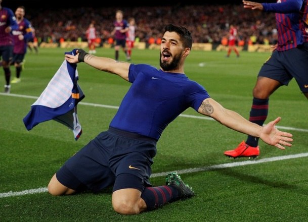 Su&Atilde;&iexcl;rez e Messi marcaram no finzinho e deram a vit&Atilde;&sup3;ria &Atilde;&nbsp; equipe catal&Atilde;&pound;, que colocou uma m&Atilde;&pound;o na ta&Atilde;&sect;a da competi&Atilde;&sect;&Atilde;&pound;o