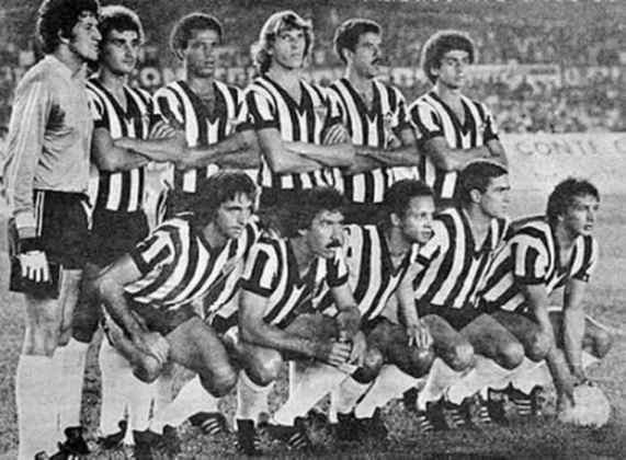 Barcelona x Atlético Mineiro - 2 jogos - 1 vitória do Barcelona (1985) e 1 empate (1980 [foto]).