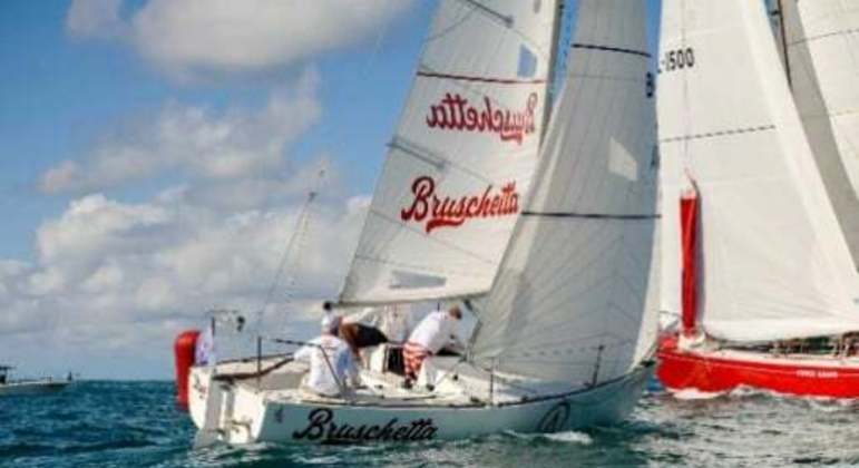 Barco Bruschetta na disputa do Ubatuba Sailing Festival