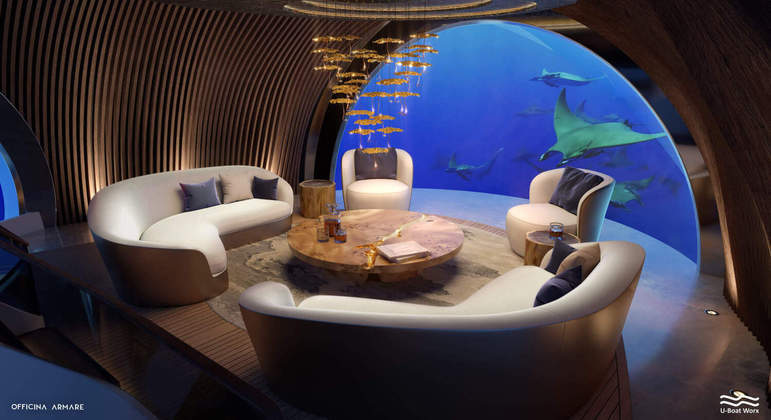 A parte submarina do barco permite uma visão em 360º do oceano, sendo possível observar o fundo do mar com perfeição