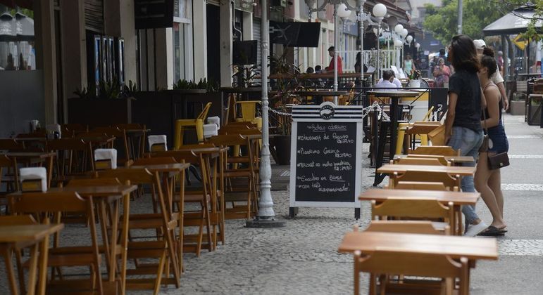 Bares e restaurantes com pouca frequência em Botafogo, no Rio