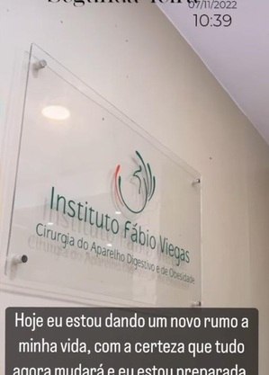 Em novembro, Jojo chegou a postar uma foto no consultório, em sua primeira visita ao cirurgião