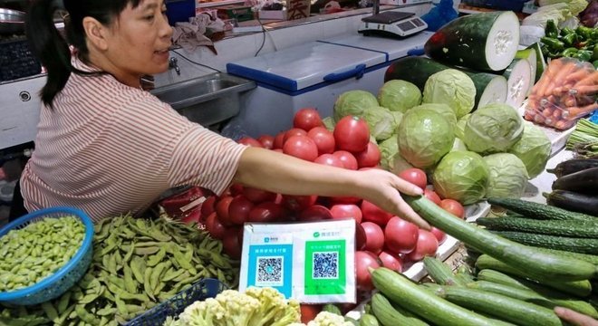 Aplicativos como o WeChat têm várias funcionalidades e podem ser usados ​​para uma série de tarefas que incluem compras de mantimentos