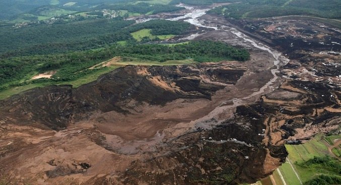 Rompimento da barragem de Brumadinho causou a morte de 270 pessoas
