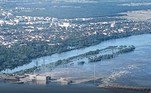 A barragem Kakhovka, que fica em uma área ocupada pela Rússia na região de Kherson, no sul da Ucrânia, foi parcialmente destruída na manhã desta terça-feira (6). Nem Moscou nem Kiev assumiram a autoria do ataque que danificou a instalação