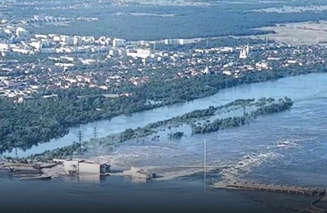 A barragem Kakhovka, que fica em uma área ocupada pela Rússia na região de Kherson, no sul da Ucrânia, foi parcialmente destruída na manhã desta terça-feira (6). Nem Moscou nem Kiev assumiram a autoria do ataque que danificou a instalação