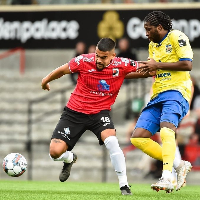 Barreto veste a camisa 18 do RWD Molenbeek