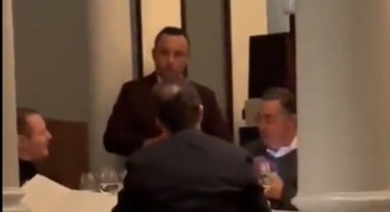 Advogado do presidente eleito Luiz Inácio Lula da Silva em jantar com Luís Roberto Barroso