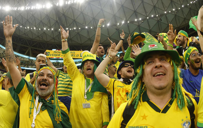 Barulho, muitas cores e otimismo: um resumo da torcida brasileira no estádio Lusail