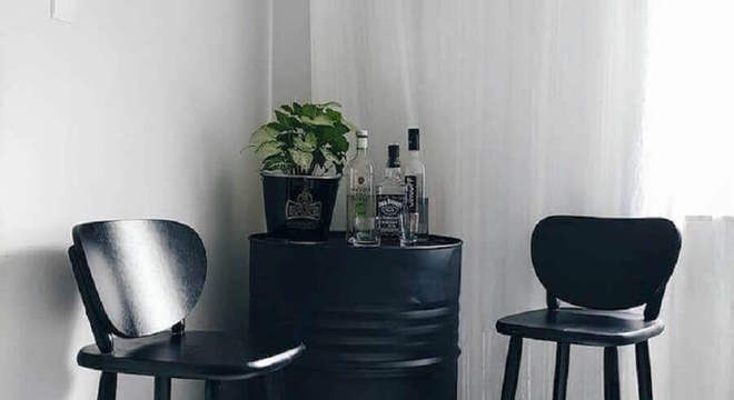 barzinho feito em tonel decorativo preto 