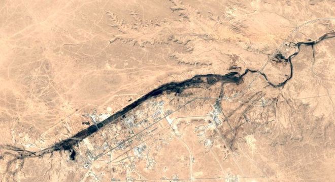 Imagem de satélite mostra a base de Ain Al-Assad, no Iraque
