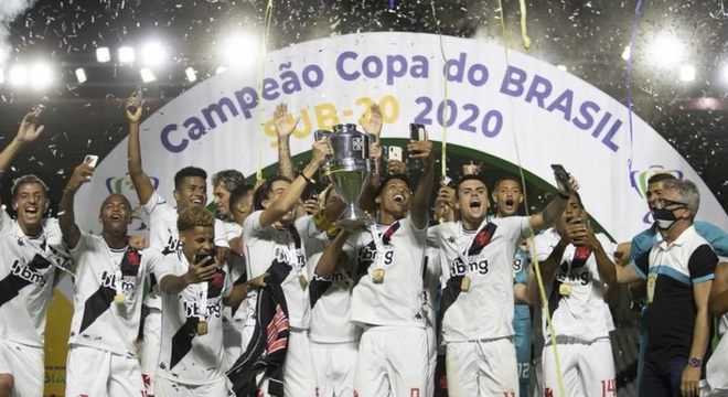 Base - As categorias inferiores do Cruz-Maltino seguiram revelando valores que, inclusive, j serviram ao time principal. O time de juniores foi campeo estadual e da Copa do Brasil.