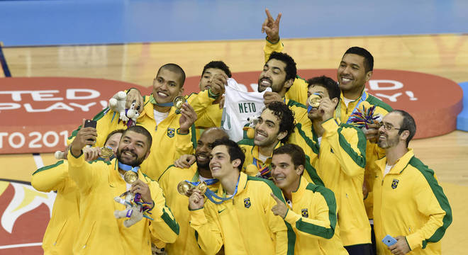 Quais foram os jogadores da seleção masculina de basquete que disputaram o Pan Americano do Brasil em 2019?