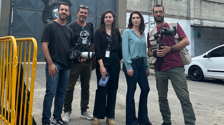 Com a equipe em Bangu, minutos antes da entrevista inédita com o suspeito de matar o ator Jeff Machado