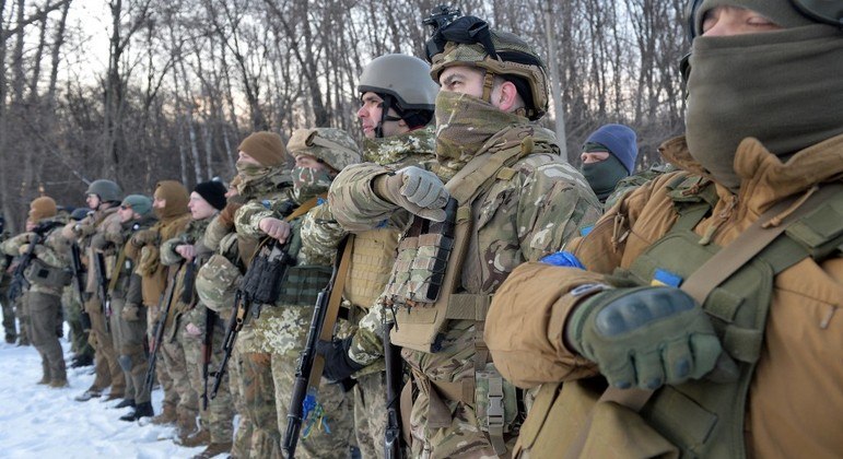 Batalhão de Azov está integrado ao Exército ucraniano na luta contra a Rússia