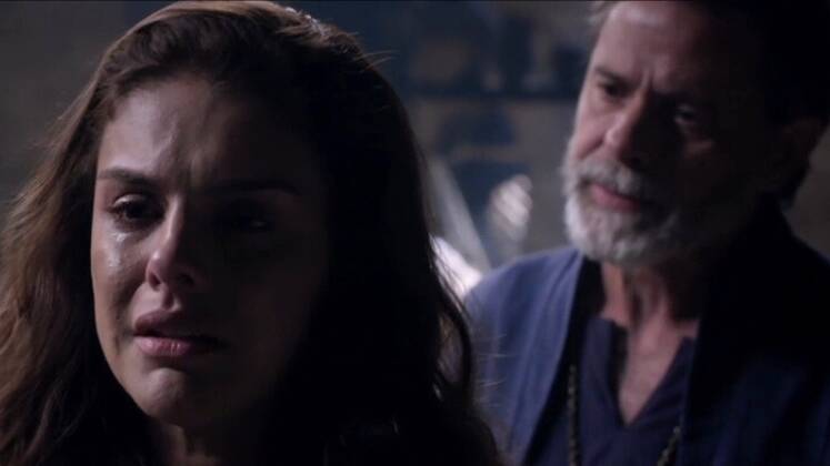 Paloma Bernardi escolheu a sequência em que Bateseba, na sétima fase de Reis, O Pecado, revelou ao avô, Aitofel (Marcos Winter), estar gravida de Davi (Cirillo Luna). Os dois tiveram uma séria discussão e o avô da israelita se enfureceu com a notícia. 'As cenas que tive ao lado do
Marcos Winter
foram especiais. É um ícone da televisão brasileira, então,
me sinto honrada. Nos tornamos parceiros de vida, de
trabalho, e nos conectamos. Aprendi muito com ele. Um ator generoso e
querido, foi incrível', afirmou a atriz. 