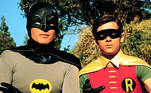 Adam WestO ator ficou muito famoso como o personagem na série Batman e Robin, dos anos 60, mas também interpretou o herói nos cinemas, em Batman, o Homem-Morcego, de 1966. Além disso, West emprestou sua voz a diversas animações que envolvem o personagem
