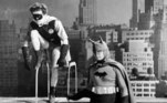 Lewis WilsonO primeiro ator a interpretar o Batman em um live-action foi Lewis Wilson, em 1943. Ele estrelou O Morcego, exibido em 15 capítulos nos cinemas